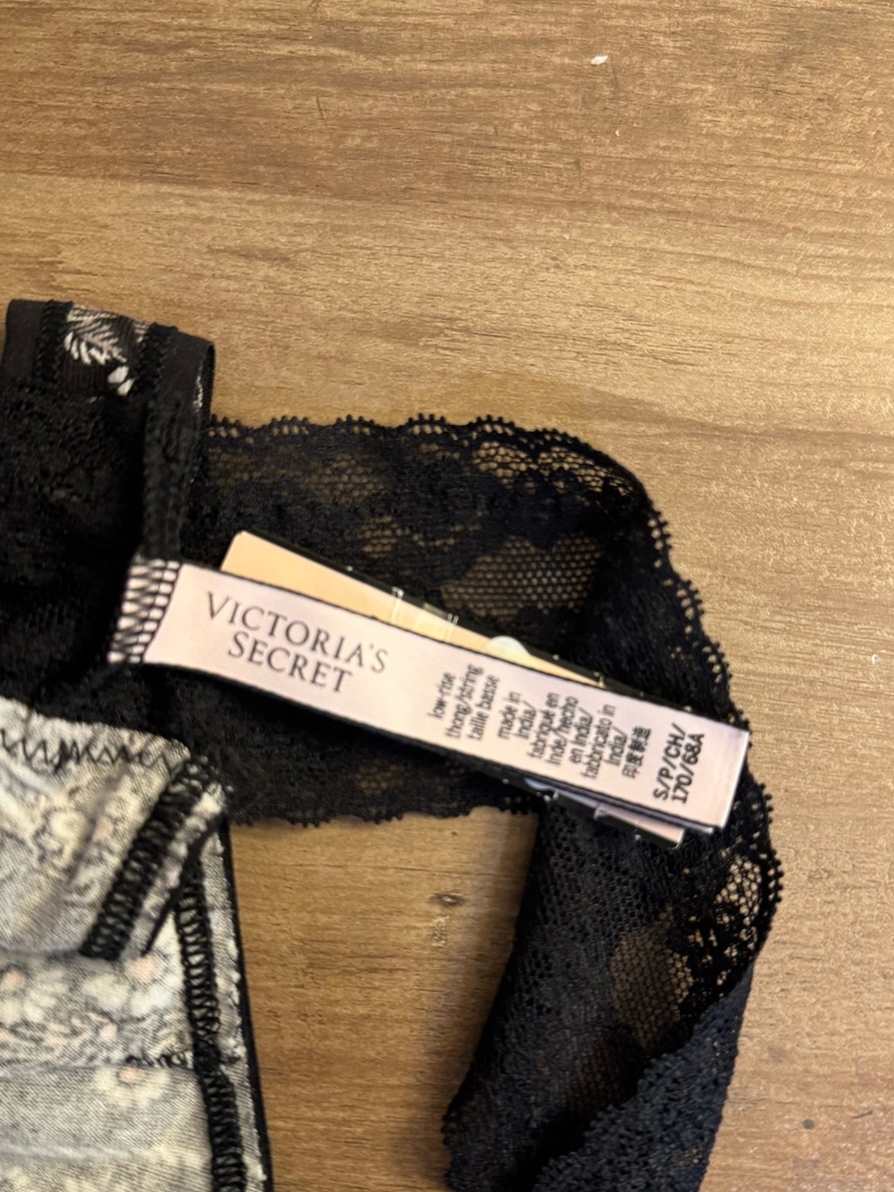 NWT Lace Thong with Floral Pattern from Victoria’s Secret - Picture 4 of 6